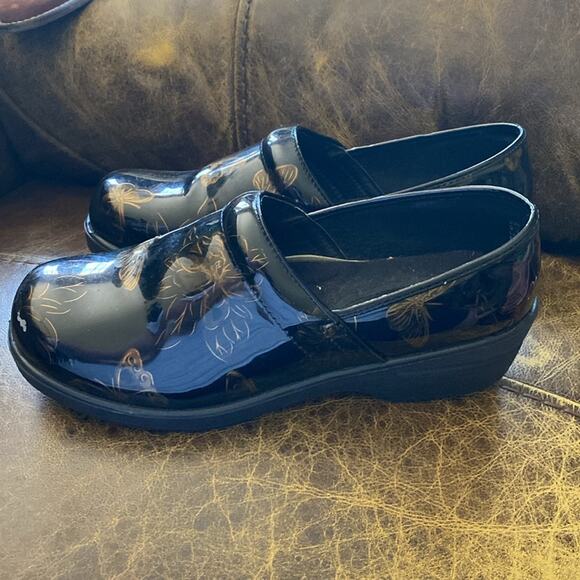 Ingaro women’s size 9 clog style butterfly print shoes - Picture 2 of 5